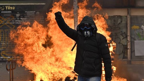 Gewalt, Tränengas, Brände: Protest gegen Rentenreform in Frankreich spitzt sich zu