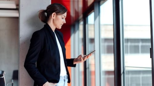 Handy am Arbeitsplatz: Ist ein Verbot möglich?