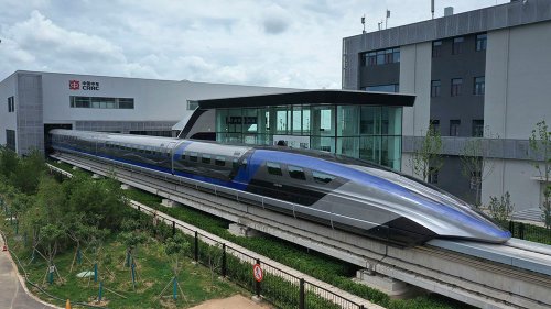 China’s New 373 MPH Bullet Train Is Now the World’s Fastest Land Vehicle