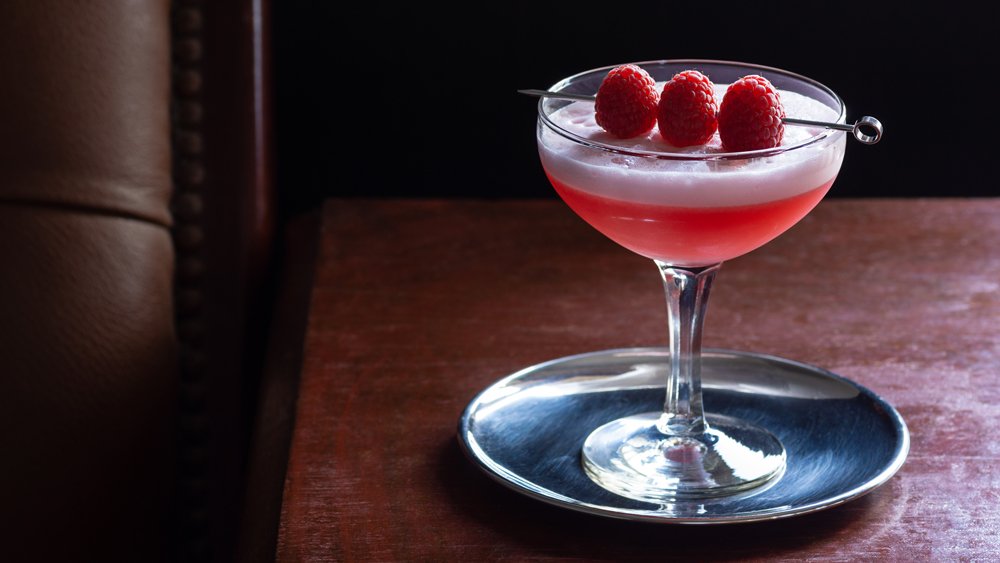 How to Make a Clover Club, the Gin Sour That’s More Than Just a Pretty Face