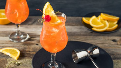 How to Make a Singapore Sling, a Classic Gin Cocktail That Packs a Juicy Punch