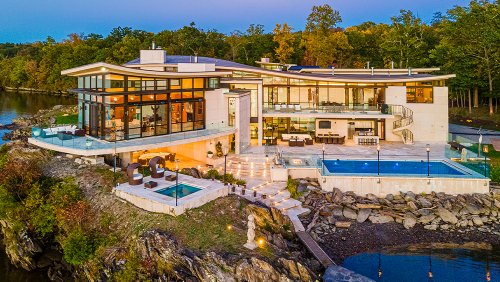 Home of the Week: Inside a $25 Million New York Mansion Sitting Right on the Banks of the Hudson River