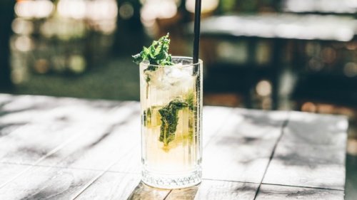 How to Make an Elderflower Spritz, the Floral and Fruity Champagne Cocktail
