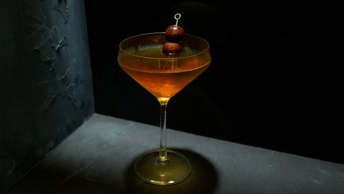How to Make a Widow’s Kiss, the Apple Brandy Cocktail That’ll Make You Weak in the Knees