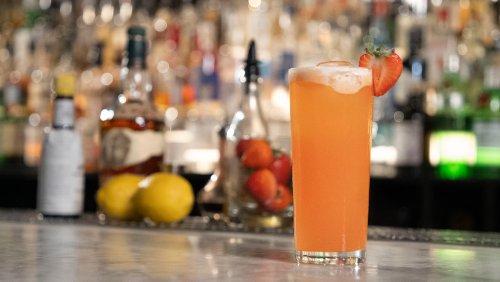 How to Make a Kentucky Buck, a Bourbon and Strawberry Cocktail With a Ginger Kick