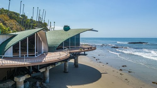 This Wave-Shaped House Is a Star of Malibu’s Coastline. Now It Can Be Yours for $49.5 Million.