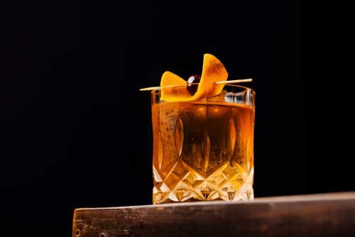 30 Cocktails, die jeder Hobby-Barkeeper kennen sollte