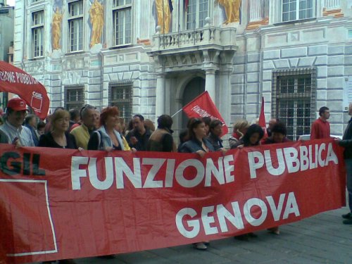 Comune di Genova, Fp-Cgil: "non conformità al contratto nazionale dei turni di lavoro"