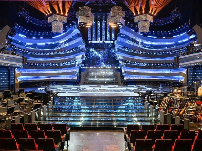 √ Sanremo 2025, le pagelle: una terza serata senza colpi di scena