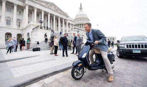 Capitol Lens | Scooter commuter