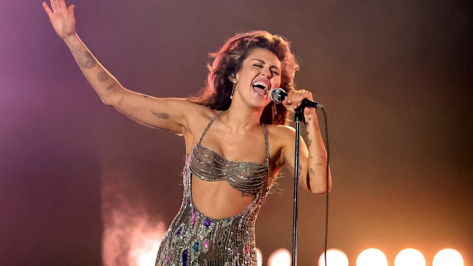 Miley Cyrus Is a Mic-Dropping Rock Diva in Powerhouse 'Flowers' Grammys Performance