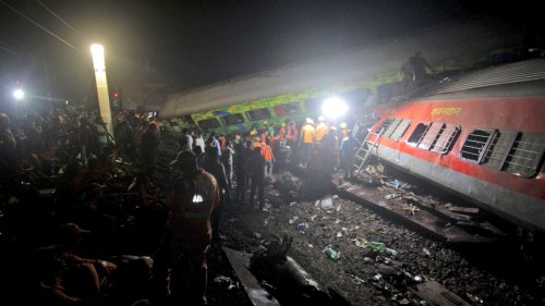 More Than 200 Dead, 900 Injured in Train Crash in India