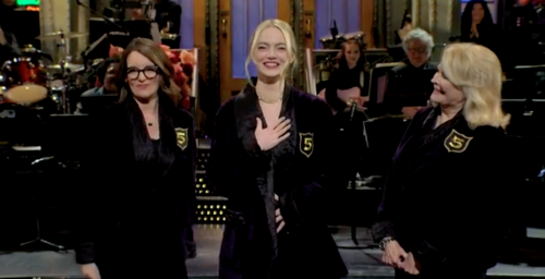 'SNL' Host Emma Stone Makes History and Dings Woody Harrelson's Covid Stance