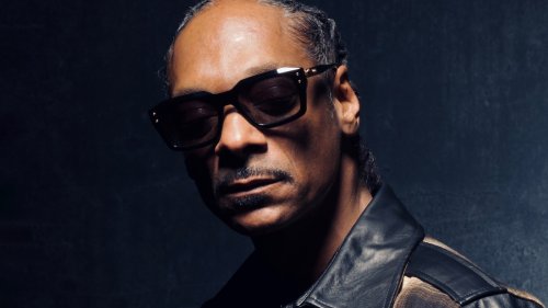 An Embattled Snoop Dogg Bites Back a Little But Mostly Keeps It Cool