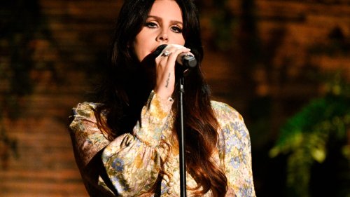 Lana Del Rey Brings Romantic Hits -- and Billie Eilish -- to Enchanting Coachella Set