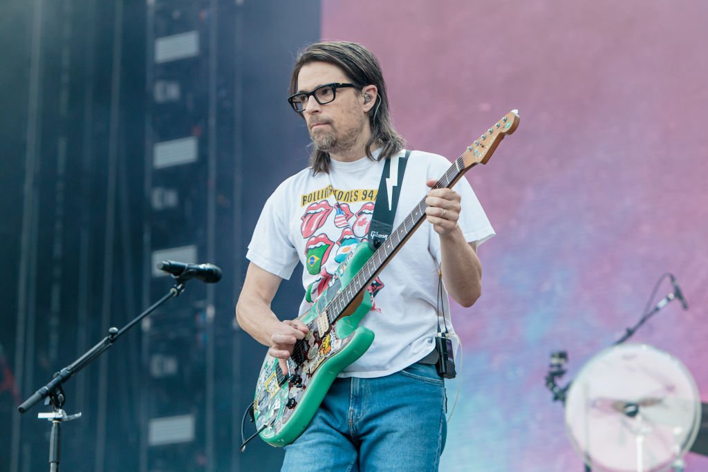 Weezer Releases 'SZNZ: Summer' EP, Announces Broadway Residency ...