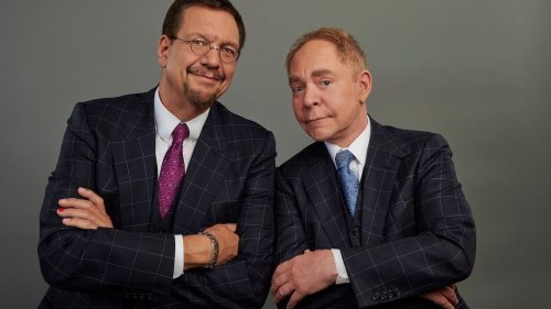 Penn & Teller on Giving Up Guns and Why Trump Is 'The End of America'