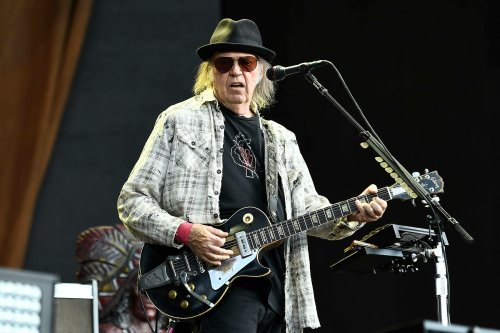 Neil Young Demands Spotify Remove His Music Over 'False Information About Vaccines'