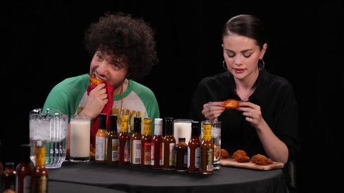 Selena Gomez Forgets Benny Blanco's Songs While He Forgets How to Read on 'Hot Ones'