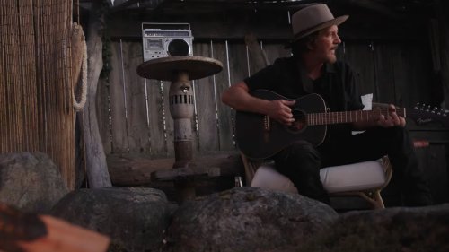 Eddie Vedder Celebrates Joe Strummer's 70th With 'Long Shadow' Cover