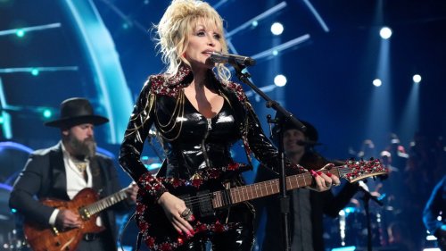 Dolly Parton Sings All-Star 'Jolene' With Pink, Brandi Carlile, and…Rob Halford?!…at Rock Hall Induction