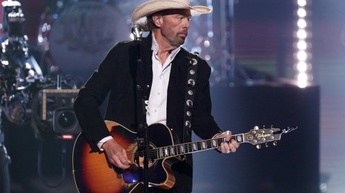 Toby Keith Gives First TV Performance Since His Cancer Diagnosis