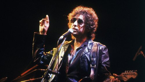 What Bob Dylan Selling His Music Catalog Does and Doesn't Mean