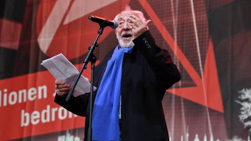 Dieter Hallervorden hält Rede bei Demo mit Rechtsextremen