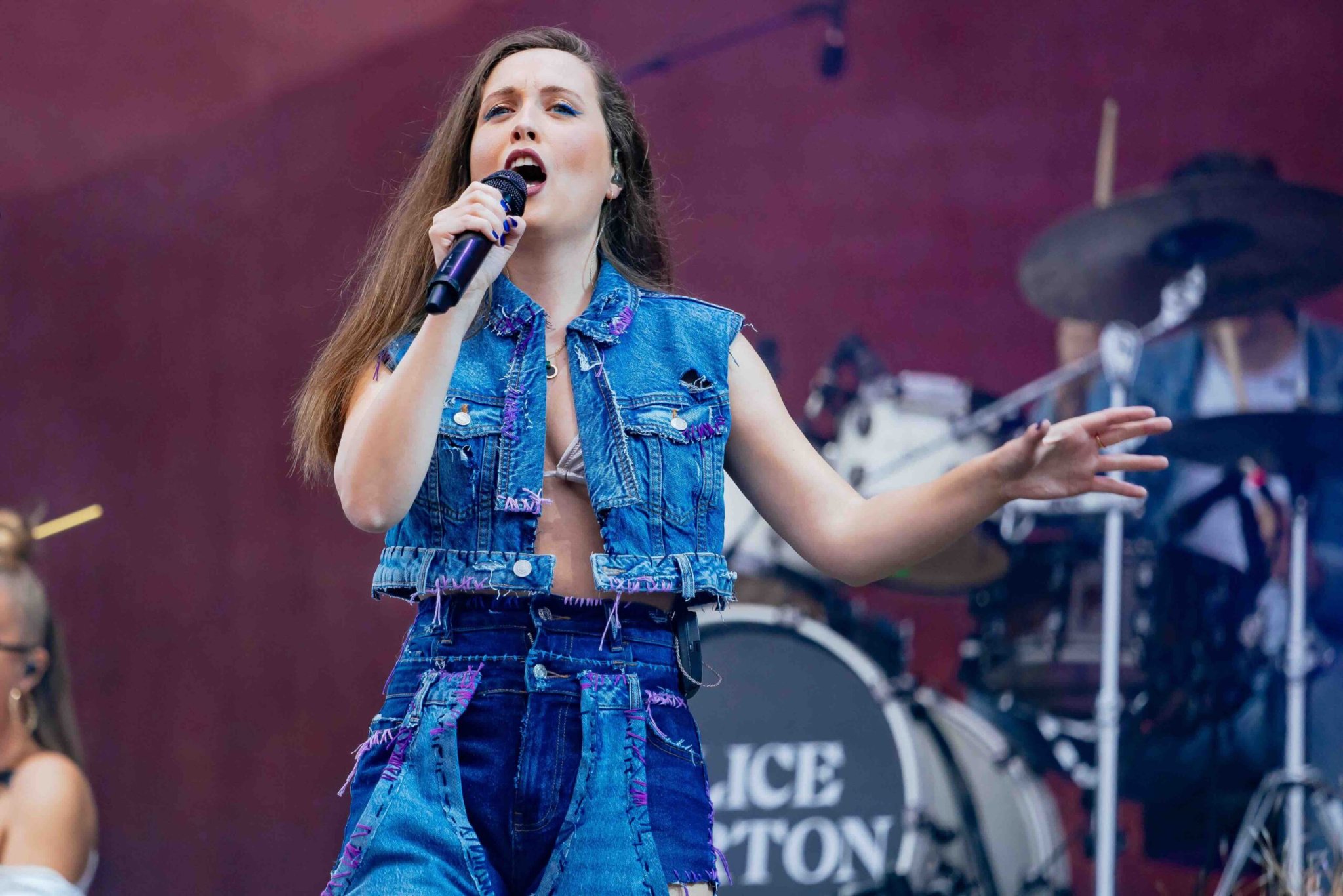 Deshalb verklagt Alice Merton nun Kanye West