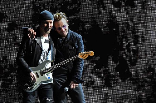 The Edge und Bono covern „S.O.S“ von ABBA