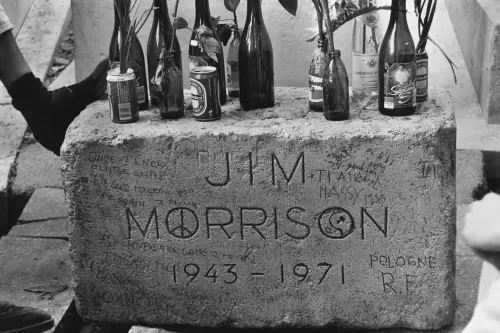 Gestohlene Grabstatue von Jim Morrison endlich gefunden