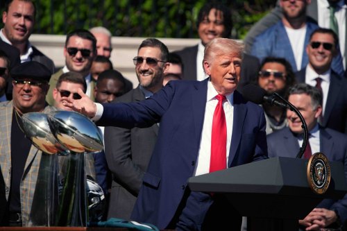 Trump empfängt Eagles und redet nur über Taylor Swift