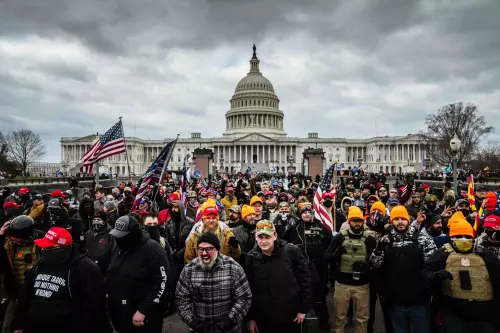 Trump gibt Millionen an Steuergeldern an die Familie einer am 6. Januar getöteten Randaliererin