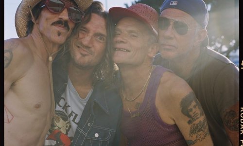 Red Hot Chili Peppers tirent la langue