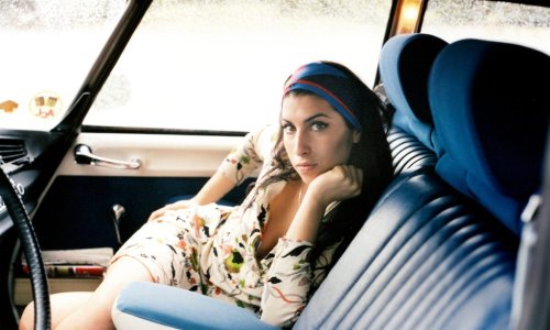 Amy Winehouse : sa légendaire performance à Glastonbury sort en vinyle