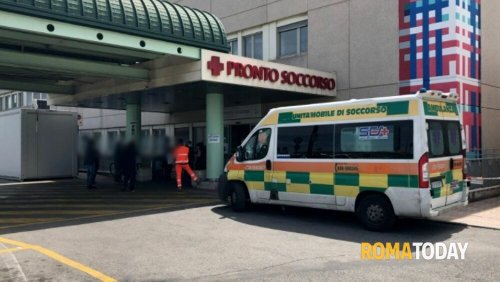 Incidente a Tor Bella Monaca: investita da un'auto davanti ad un supermercato