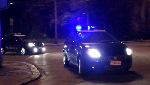 In fuga dopo un furto al birrificio si scontrano contro l'auto dei carabinieri