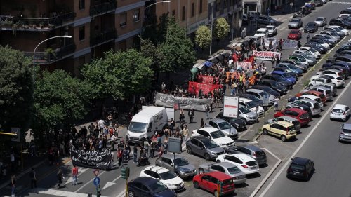 Festa della Repubblica, anarchici in corteo: "2 giugno niente da festeggiare"