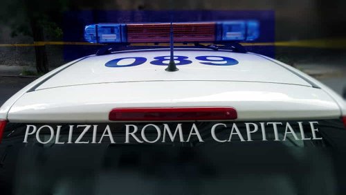 Incidente a Roma: si scontrano auto e scooter, morto 41enne