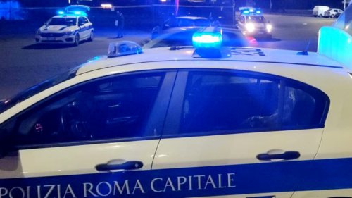 Incidente su via Casilina: moto travolge un pedone. Un morto e un ferito grave