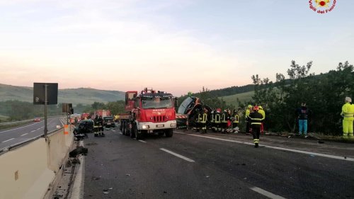 Incidente in autostrada: Flixbus diretto a Roma finisce in una scarpata, morto un passeggero