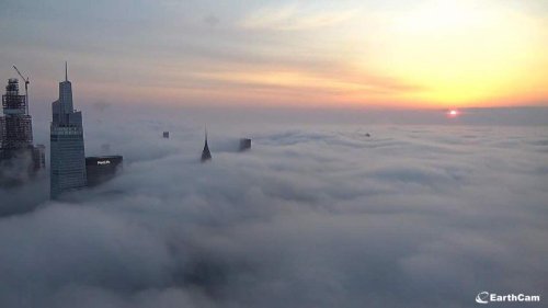 Les images époustouflantes de la ville de New York transformée par le brouillard (vidéos)