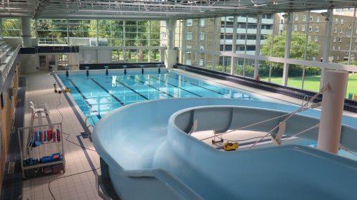 Collégiens filmés nus à la piscine : de possibles nouvelles victimes et des parents qui appellent « à s’unir »