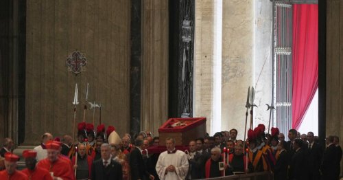 Pontifex im Petersdom aufgebahrt: Papst wusste offenbar um baldigen Tod – „Mir bleiben nur wenige Tage!“