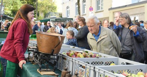 Zahlreiche Besucher in Remscheid: Volle Straßen beim Herbst- und Bauernmarkt
