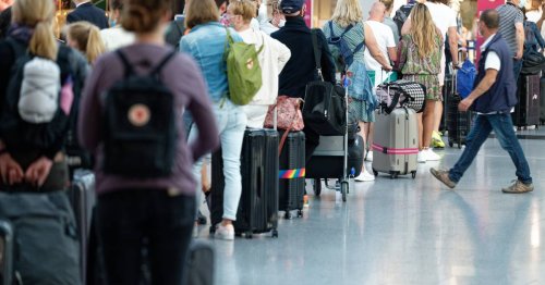 Lange Warteschlangen an NRW-Flughäfen: Passagiere tragen für Bundesinnenministerium Mitschuld durch zu viel Handgepäck