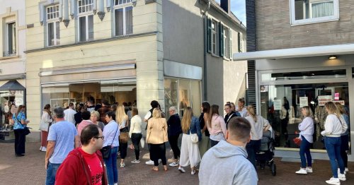 Schlangen an der Issumer Straße: Großandrang in Geldern – „110quadrat-Concept-Store“ am Sonntag eröffnet