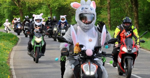 Osterride 2025: 300 Biker im Osterhasenkostüm auf Tour durch den Rhein-Kreis