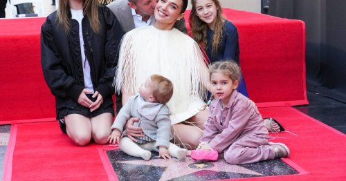 Auszeichnung in Hollywood: Gal Gadot geht mit Familie auf „Walk of Fame“-Stern zu Boden