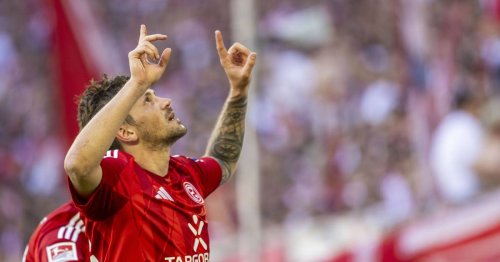 Sieg für verstorbenen Opa: Fortuna gewinnt für trauernden Kownacki gegen Schalke